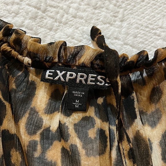 Express Cheetah Print Blouse. Medium. - Picture 8 of 9